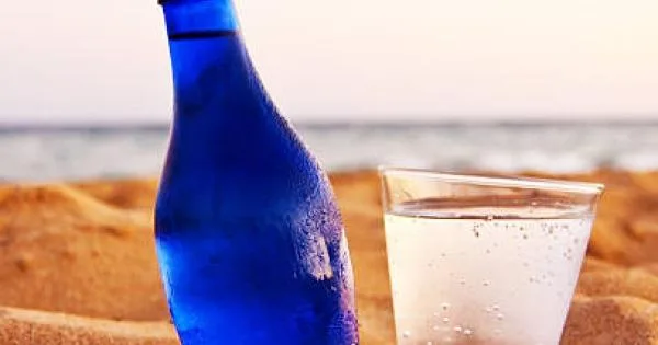  Сина соларна вода: Моќен пијалок кој ги лечи емоционалните рани
