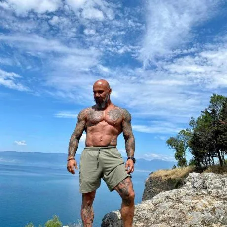  Бодибилдерот починат бил пронајден дома, телото предадено на обдукција