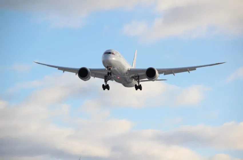  УШТЕ ЕДНО ИТНО СЛЕТУВАЊЕ НА БОИНГ! Патниците во паника, а ОВА го направи пилотот пред полетувањето!