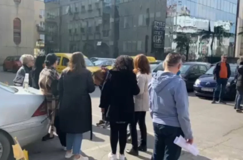 Вработените во „Пошта“ најавуваат штрајк, не добиле одговор од директорот кога ќе добијат февруарска плата!