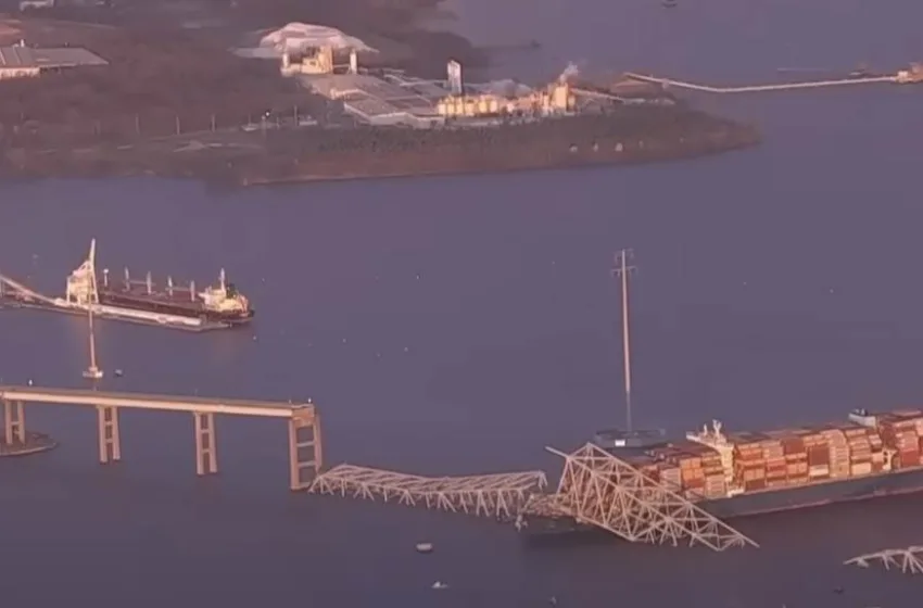 САД: Доаѓа најголемиот кран за да започне отстранувањето на остатоците од урнатиот мост во Балтимор