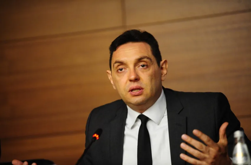 ВУЛИН: Ќе се обидат да донесат резолуција дека Србија е геноцидна и да го уапсат Додик