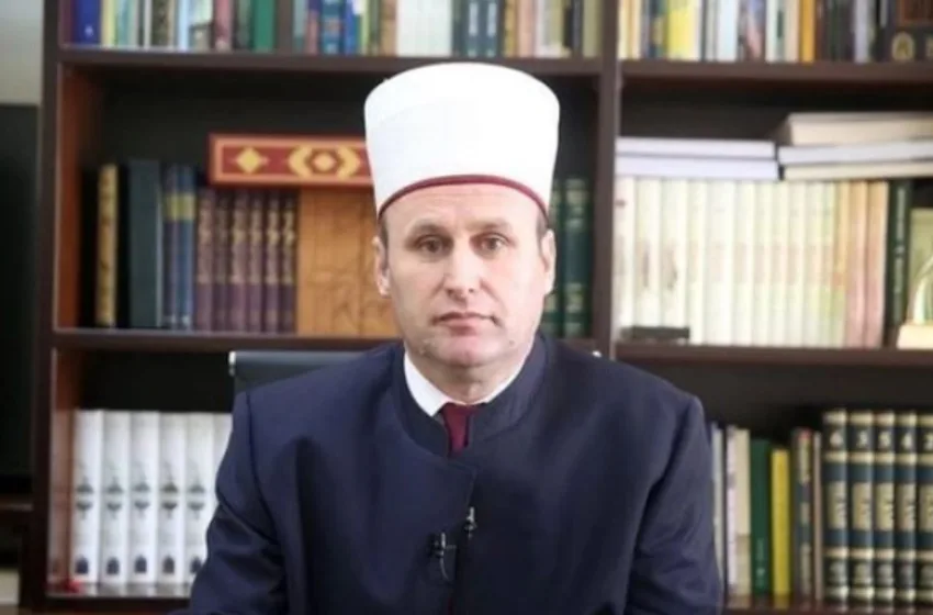 Спахиу реизбран за поглавар на Албанската муслиманска заедница – верниците незадоволни протестираат пред Медресето