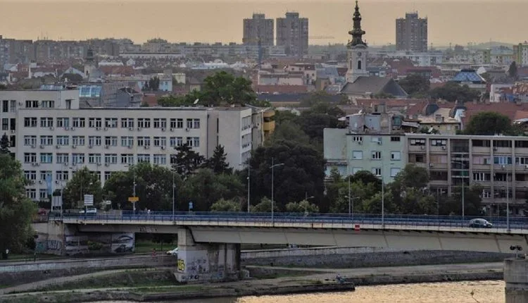  БЛИЦ ДОЗНАВА: Еве како изгледал животот на младиот брачен пар од Нови Сад кој се самоуби заедно со децата