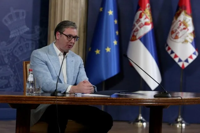 ВУЧИЌ САКА ДА ГИ ВРАТИ МЛАДИТЕ ВО СРБИЈА: Вети просечна плата од 1.400 евра