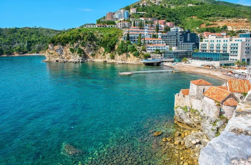 И ЦРНА ГОРА СТАНУВА ПРЕСОЛЕНА ЗА ОБИЧНИОТ ГРАЃАНИН: Поскапува одморот, просечна цена за четиричлено семејство ќе биде 70 евра