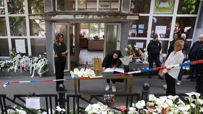  ШТО ЌЕ ДОБИЈАМ АКО СОРАБОТУВАМ СО ПОЛИЦИЈАТА И ОТКРИЈАМ КАКО МИ ПОМОГНА МАЈКА МИ? Неверојатно е колку малиот Коста ја мрази својата мајка