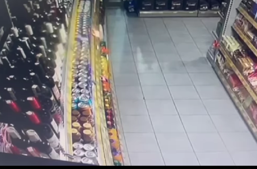  ЕВЕ КАКО ТРЕСЕШЕ: Први снимки од земјотресот заради кој има одрони и блокиран сообраќај