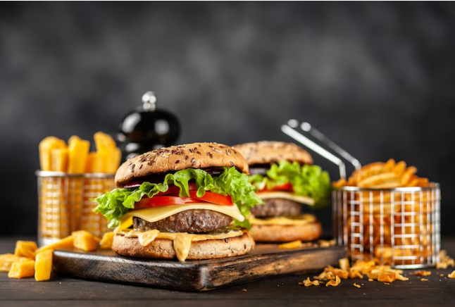  ПРОПАДНА НАЈПОЗНАТИОТ СИНЏИР ЗА БРЗА ХРАНА ВО СРБИЈА: Западнале во длаболки долгови, не можат да излезат од минус