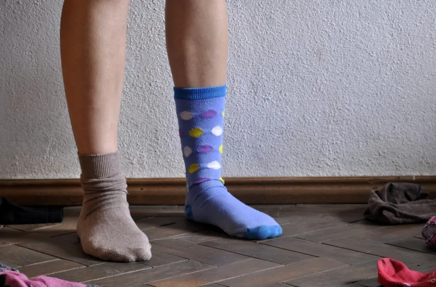  Причината е посебна: Денеска носете различни чорапи!