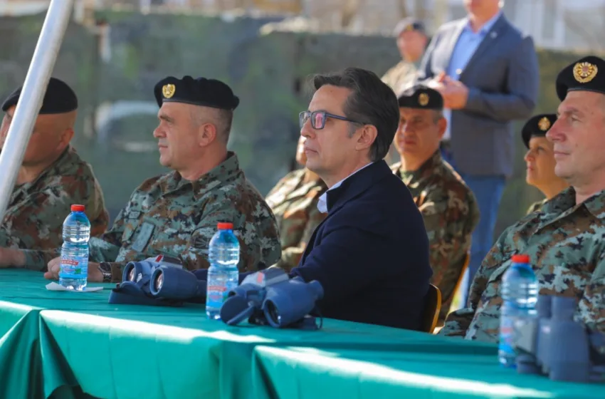  Претседателот Пендаровски присуствуваше на армиска вежба во касарната „Народен херој Страшо Пинџур“ во Петровец