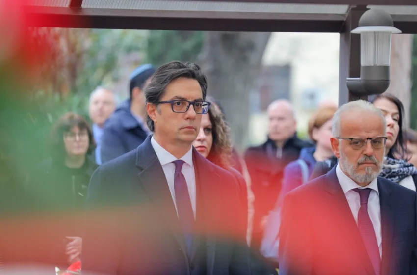 Претседателот Пендаровски положи цвеќе по повод 81 годишнина од холокаустот на македонските Евреи