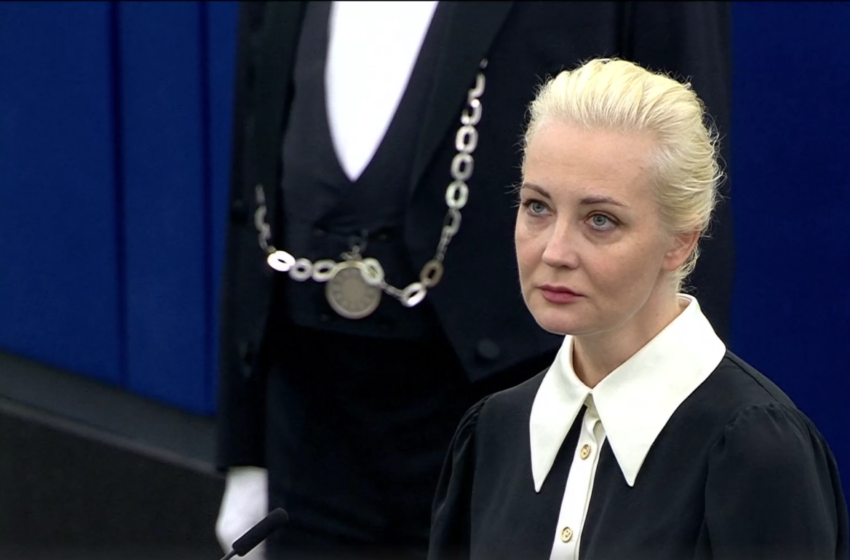  Вдовицата на Алексеј Навални откри што направила со гласачкото ливче: Јулија гласала во Берлин