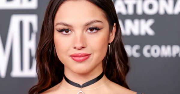  Младата пејачка на концертот подели кондоми и апчиња за ден потоа