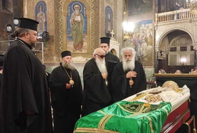  Бугарија се збогува со патријархот Неофит, на опелото присуствува и делегација од МПЦ
