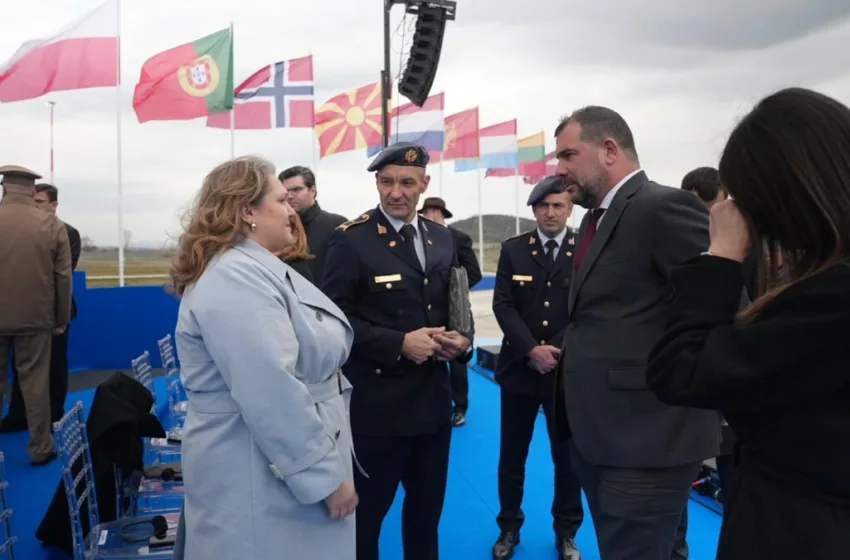  Министерката Петровска на свеченоста за отворање на Воздухопловната база Кучова во Албанија