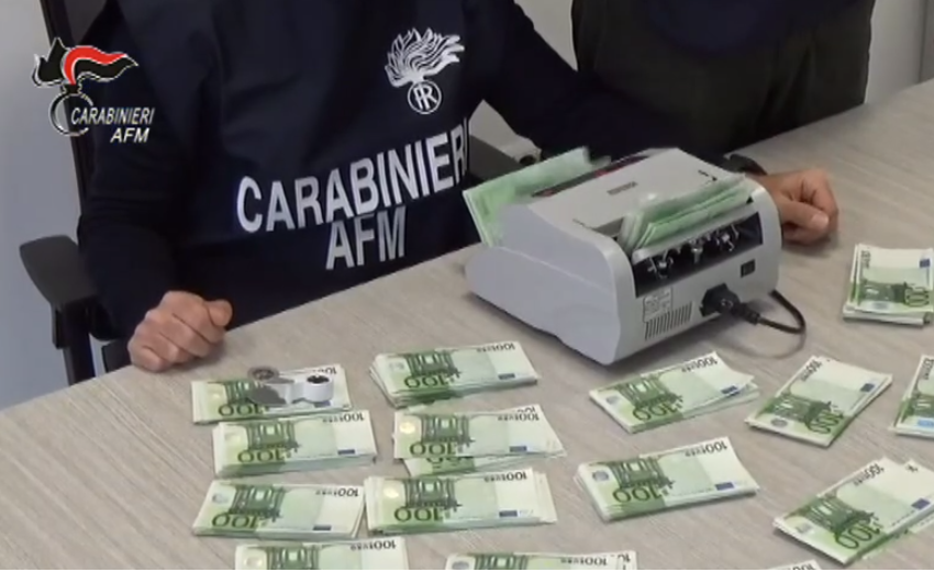  Разбиена мрежа на фалсификатори на пари во Неапол. Банкнотите биле наречени Марадона и Пеле