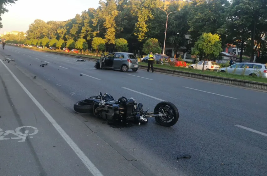  (фото) Сообраќајка на „Партизанска“, се удрија автомобил и мотор