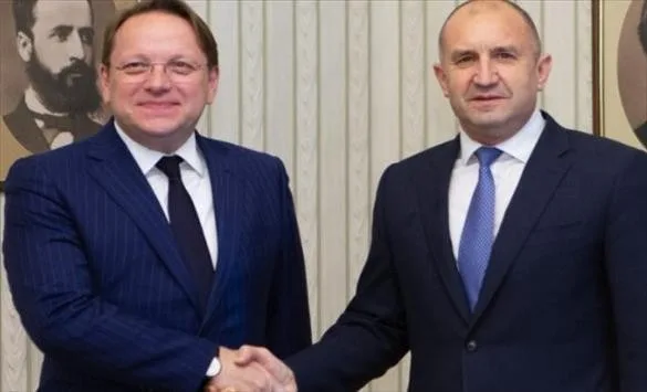  РАДЕВ МУ СЕ ПОЖАЛИ НА ВАРХЕЈИ: Гледа негативни пораки од Скопје