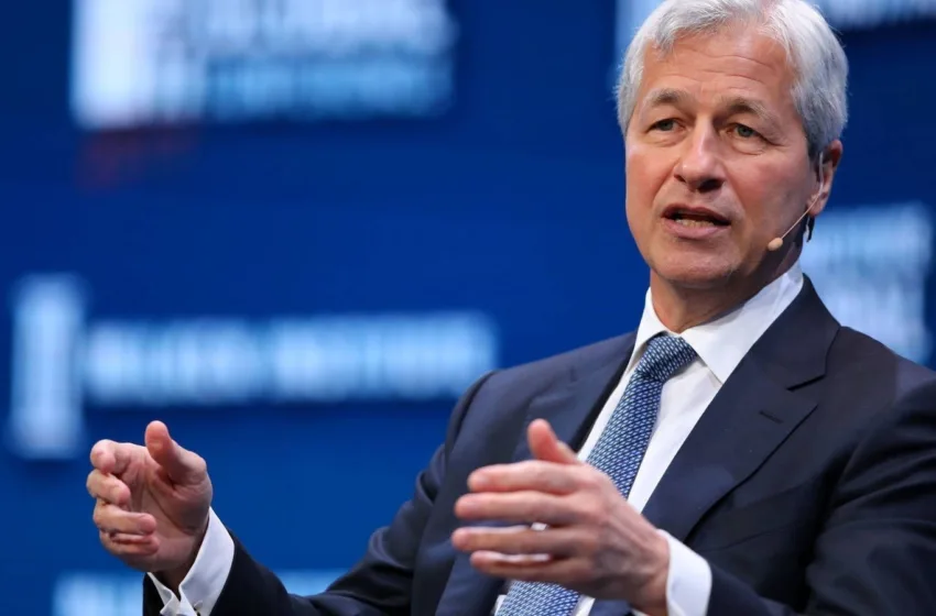  „ПОСЛЕДИЦИТЕ ЌЕ БИДАТ НЕПРОЦЕНЛИВИ“: Извршниот директор на JPMorgan Chase испрати предупредување, „светот можеби влегува во најризичната ера на геополитиката“