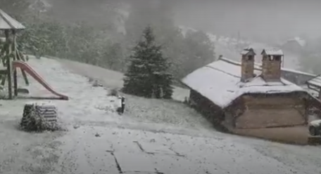 (ВИДЕО) СНЕЖНА ИДИЛА ВО ДЕЛОВИ ОД ХРВАТСКА: Температурите нагло паднаа