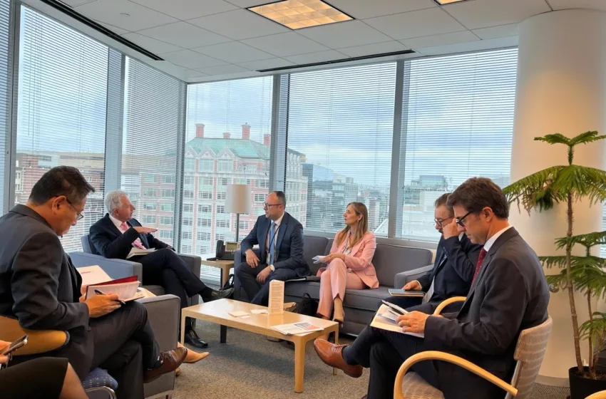 НИКОЛОСКИ НА СРЕДБИ ВО ММФ: Здравите економски политики поттикнуваат забрзување на економскиот раст