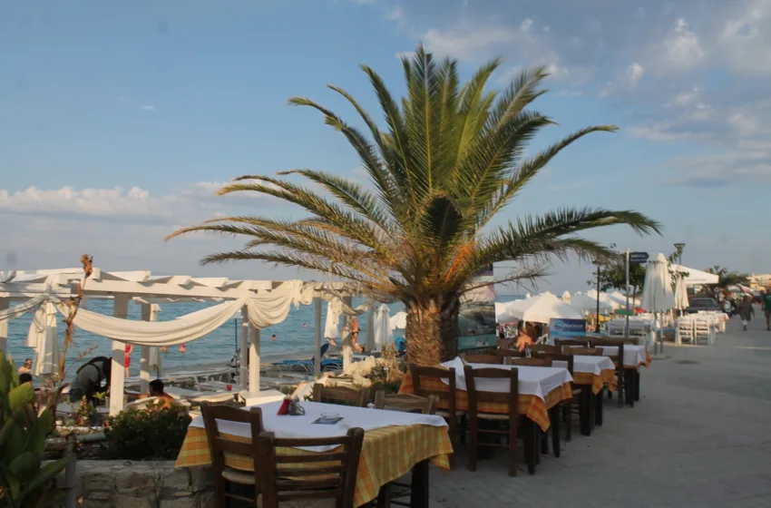  МАКЕДОНЦИТЕ ПОЧНАА МАСОВНО ДА ОДАТ ВО ГРЦИЈА: Еве ги цените во предсезоната