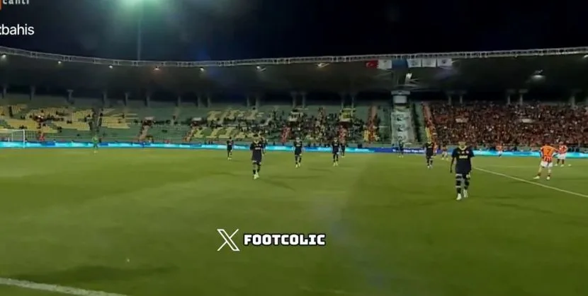  Скандал во турскиот Суперкуп: Фенер прими гол во 50 секунда, па го напушти теренот (ВИДЕО)