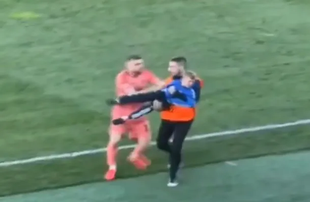  Редар се обиде да исфрли дете надвор од теренот, а потоа на сцена стапи Стефан Ристовски (ВИДЕО)