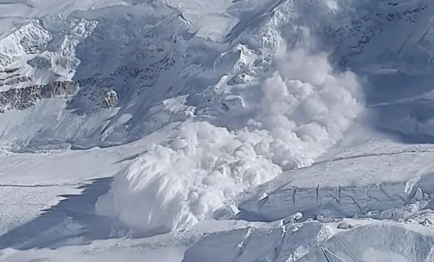  Спасувачка акција во Австрија: Лавина затрупа 18 луѓе, има загинати…