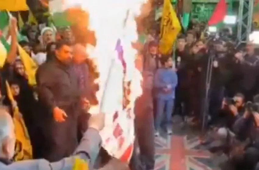  ГО ЗАПАЛИЈА АМЕРИКАНСКОТО ЗНАМЕ: Протест во Техеран