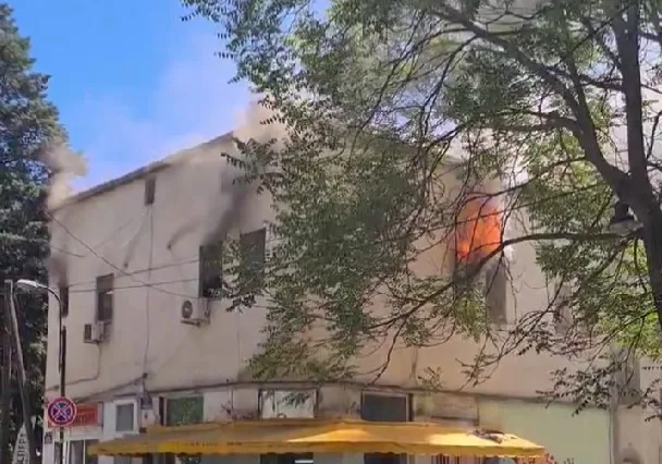 ВИДЕО: Се запали куќа кај Универзална сала