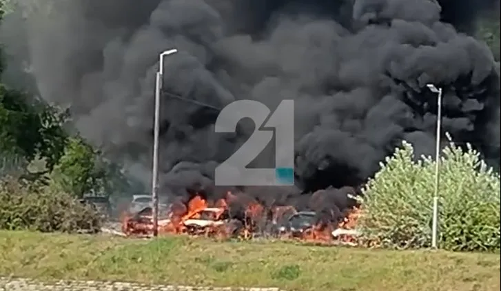 ВИДЕО: Црн чад над Скопје, горат автомобили на стариот полигон спроти стадионот