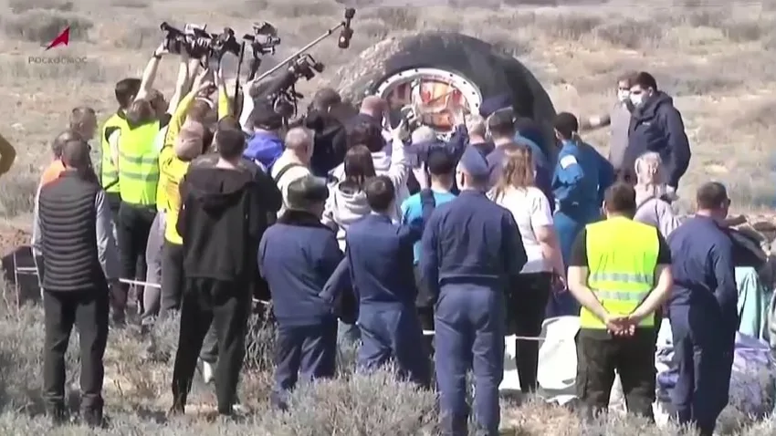 Тројца астронаути безбедно се вратија на Земјата