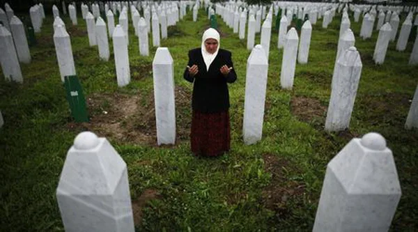 ПАРЛАМЕНТОТ НА РЕПУБЛИКА СРПСКА ГО НЕГИРА ГЕНОЦИДОТ ВО СРЕБРЕНИЦА: Велат дека го подигнуваат нивото на национална свест