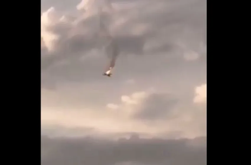  ВИДЕО Се сруши руски воен авион, пилотот се катапултирал