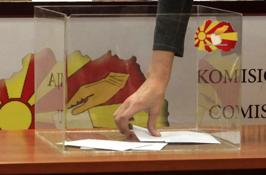  МВРО или ВМРО: Им нашле пиштоли, ги привеле за поткуп при гласање во Чашка