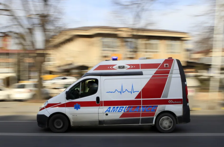  Четворица повредени при судир на три возила во Скопје