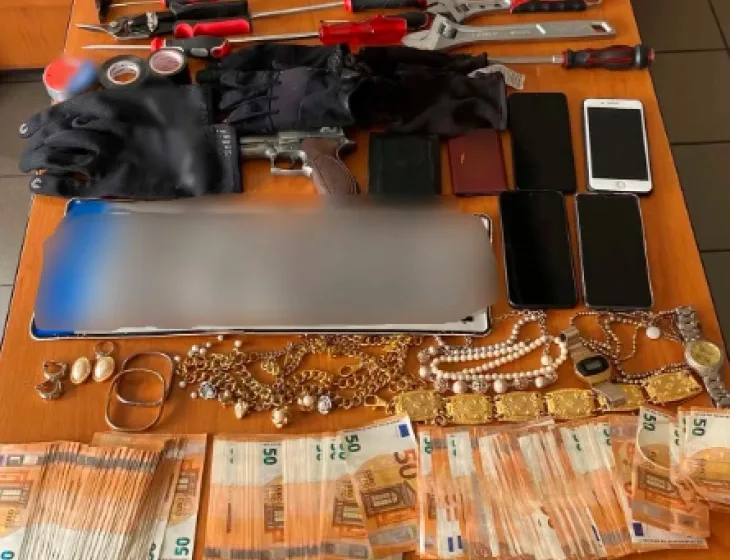  Државјанин на Северна Македонија со „богато“ криминално досие во Грција, уапсен за кражба во дом на Пелопонез