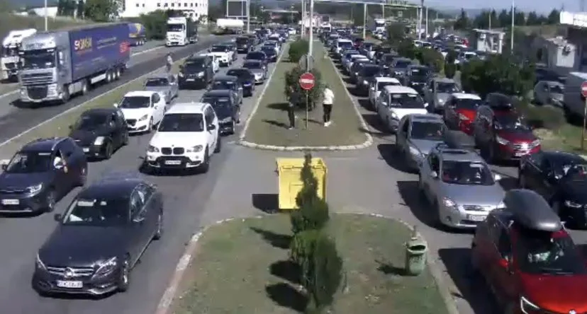 На Табановце влегле и излегле над 18.000, на Богородица скоро 16.000 патници од 10 вчера до 10 утрово