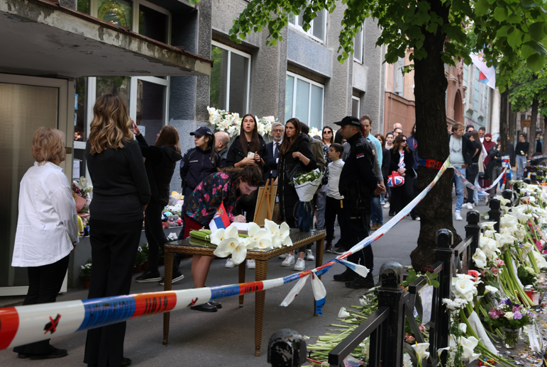  СРБИЈА СЕ СЕЌАВА НА МАСАКРОТ ВО „ВЛАДИСЛАВ РИБНИКАР“:  Секој 3 мај ќе биде ден на тага и сеќавање