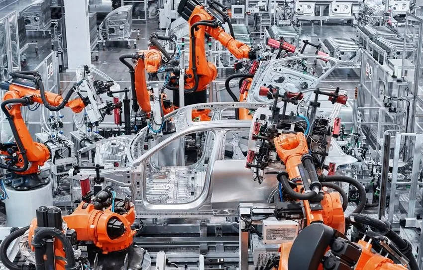  КИНА ЈА ЗАБРЗУВА ДИГИТАЛНАТА ТРАНСФОРМАЦИЈА НА ПРОИЗВОДСТВЕНИОТ СЕКТОР – придобивки за компаниите и намалени трошоци