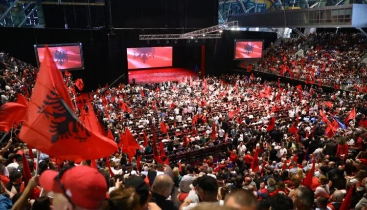  ТИРАНА ГО ПОВИКА СРПСКИОТ АМБАСАДОР НА РАЗГОВОР: Ги налути изјавата на Вулин дека Србите можат да ја спречат Голема Албанија