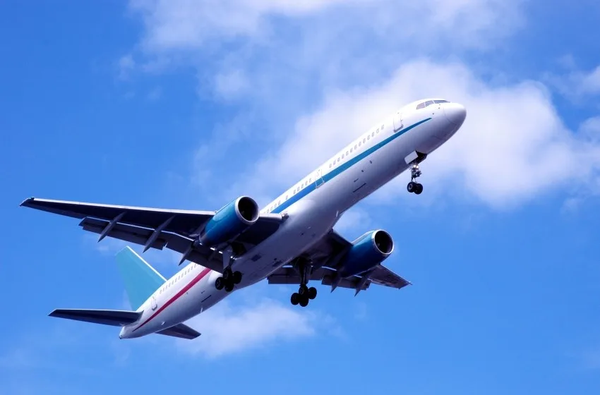  ДРАМА НА ЛЕТОТ ЗА СПЛИТ: Млад маж се обидел насилно да влезе во пилотската кабина, а потоа се заклучил во тоалетот