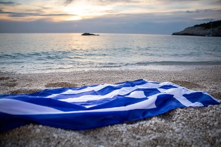  КАЗНИ ОД 2.000 ДО 60.000 ЕВРА: Грците ги следат плажите со дронови