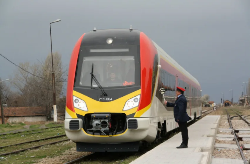  Се запали локомотива од воз во Гевгелија