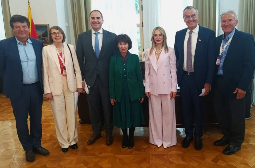  Сиљановска Давкова на средба со претставници на Македонија 2025