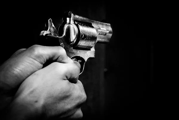 При претрес во Велес, полицијата пронајде големо количество на оружје и муниција