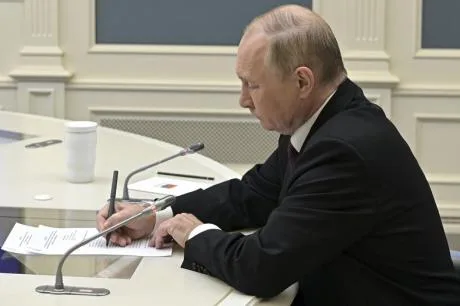 Путин ја подмачкува воената машина преку Белоусов: Што се крие зад назначувањето на економист за шеф на Министерството за одбрана
