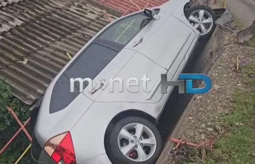  ВИДЕО: Автомобил влета во двор во Штип